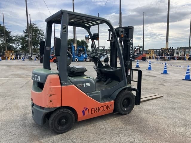 Forklift — Auction (lot 8461-4015)