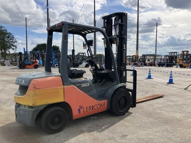 Forklift — Auction (lot 8461-4016)