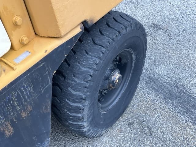 Forklift — Auction (lot 8461-4046)