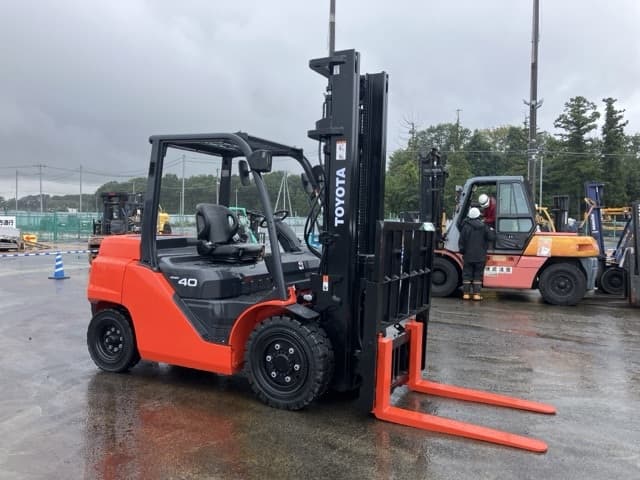 Forklift — Auction (lot 8461-4054)