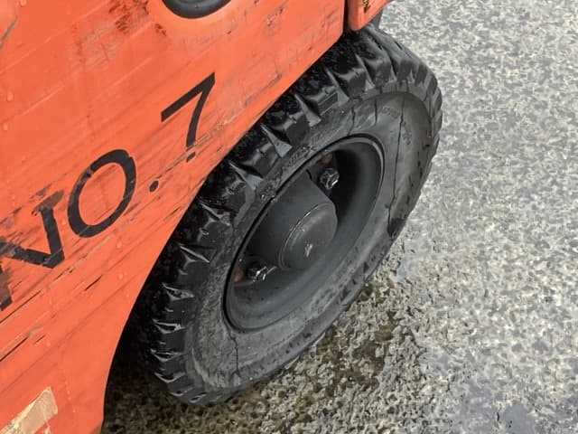 Forklift — Auction (lot 8461-4098)