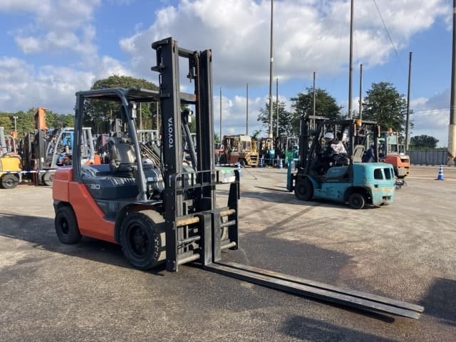 Forklift — Auction (lot 8461-4132)