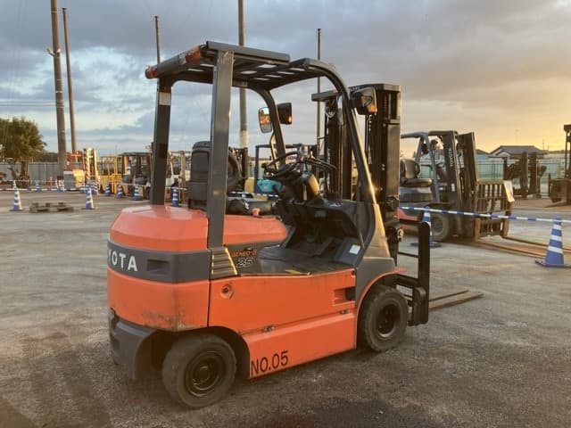 Battery Forklift — Auction (lot 8461-4137)
