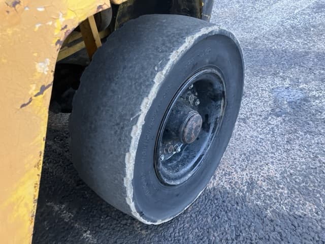 Forklift — Auction (lot 8461-4147)
