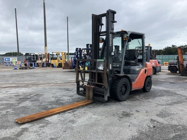 Forklift — Auction (lot 8461-4210)