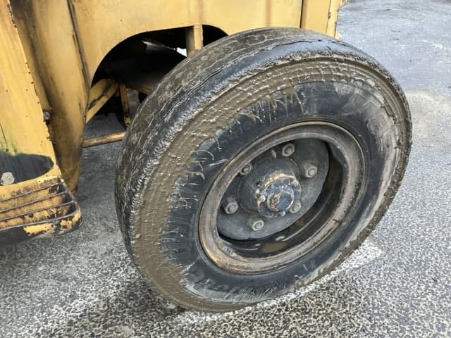 SHOVEL LOADER — Auction (lot 8461-465)