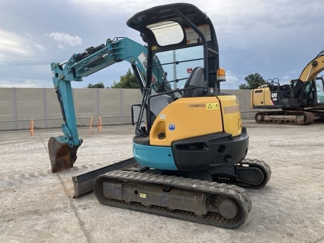 MINI EXCAVATOR — Auction (lot 8461-48)