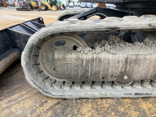 MINI EXCAVATOR — Auction (lot 8461-50003)