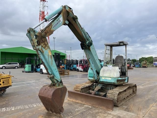 MINI EXCAVATOR — Auction (lot 8461-50005)