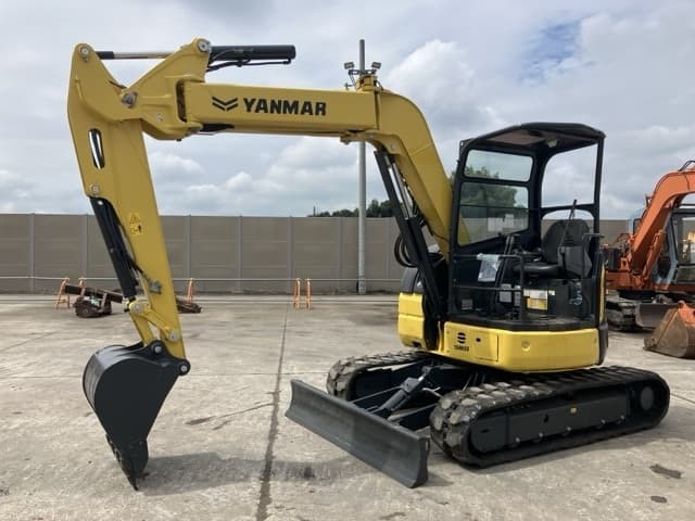 MINI EXCAVATOR — Auction (lot 8461-547)