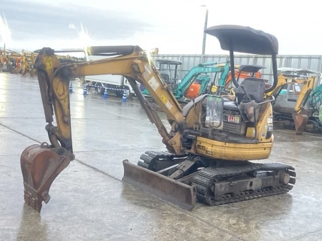 MINI EXCAVATOR — Auction (lot 8461-552)