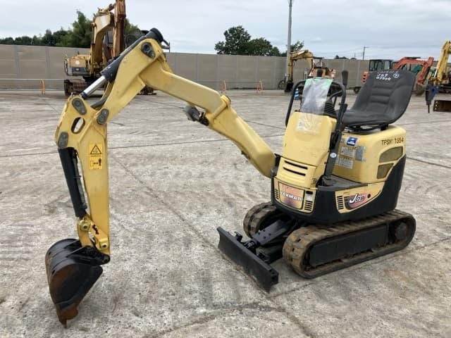 MINI EXCAVATOR — Auction (lot 8461-563)