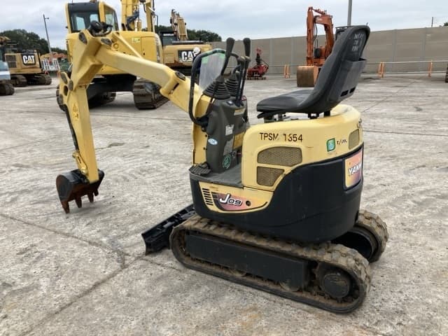 MINI EXCAVATOR — Auction (lot 8461-563)