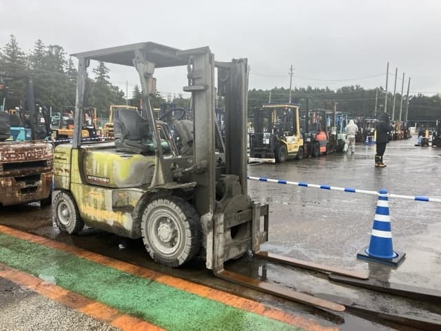 Forklift — Auction (lot 8461-5807)