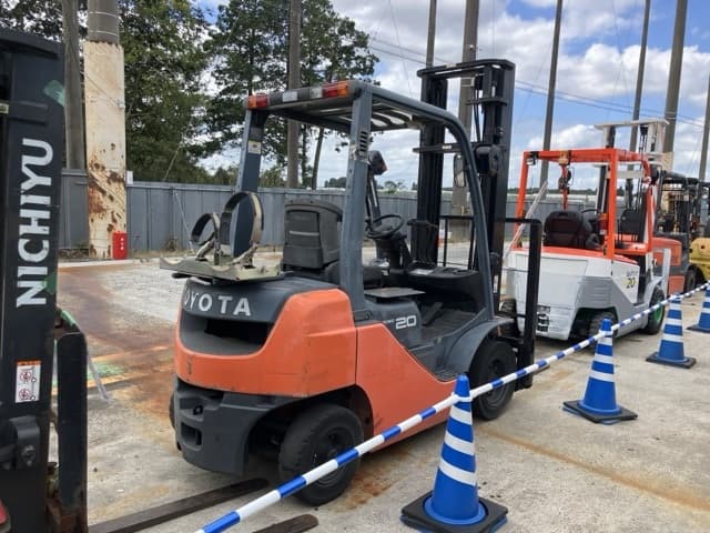 Forklift — Auction (lot 8461-5809)