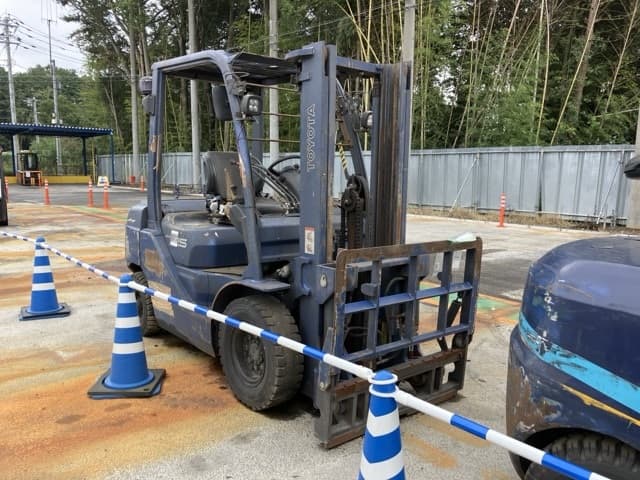 Forklift — Auction (lot 8461-5821)
