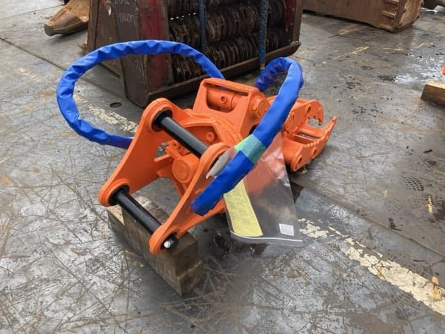 ROTATING HYDRAULIC FORK — Auction (lot 8461-6009)