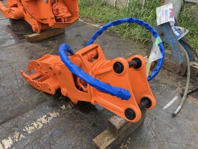 ROTATING HYDRAULIC FORK — Auction (lot 8461-6009)