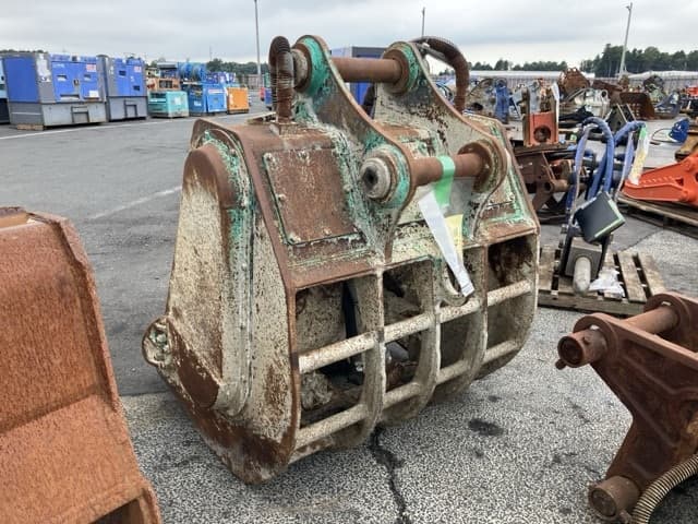 HYDRAULIC MIXING BUCKET — Auction (lot 8461-6021)