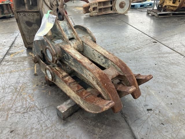 FORK — Auction (lot 8461-6025)