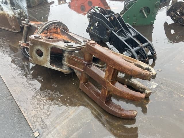 ROTATING HYDRAULIC FORK — Auction (lot 8461-6093)