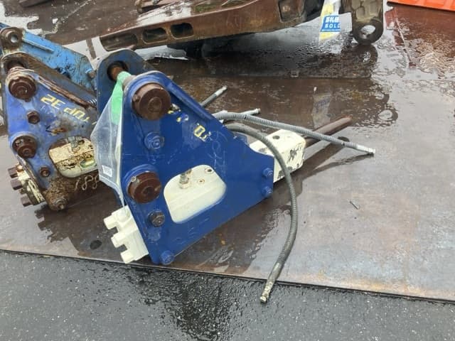 BREAKER — Auction (lot 8461-6105)