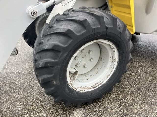 MINI WHEEL LOADER — Auction (lot 8461-93)
