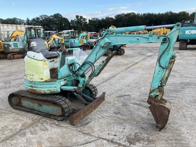 MINI EXCAVATOR — Auction (lot 8462-126)