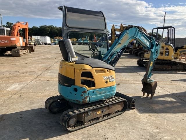 MINI EXCAVATOR — Auction (lot 8462-133)