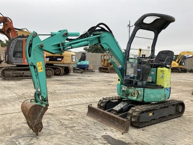 MINI EXCAVATOR — Auction (lot 8462-143)