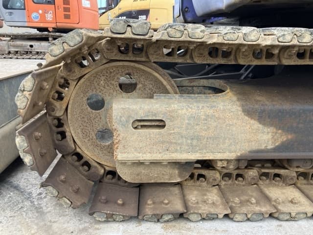 EXCAVATOR — Auction (lot 8462-147)