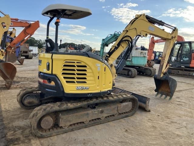 MINI EXCAVATOR — Auction (lot 8462-151)