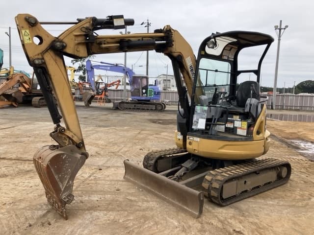 MINI EXCAVATOR — Auction (lot 8462-171)