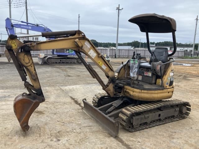 MINI EXCAVATOR — Auction (lot 8462-172)