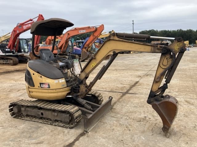 MINI EXCAVATOR — Auction (lot 8462-172)