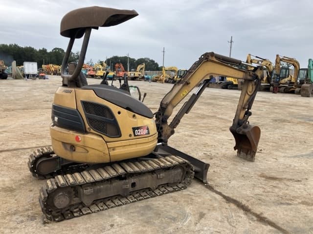 MINI EXCAVATOR — Auction (lot 8462-172)