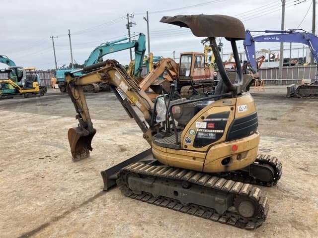MINI EXCAVATOR — Auction (lot 8462-172)