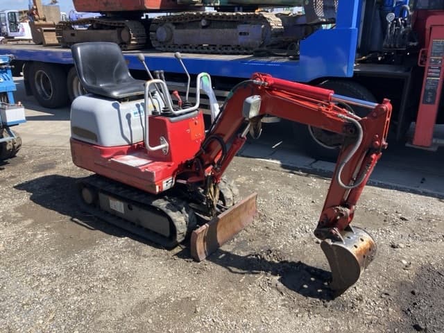 MINI EXCAVATOR — Auction (lot 8462-1812)