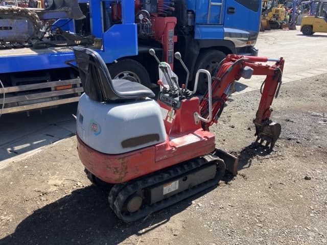 MINI EXCAVATOR — Auction (lot 8462-1812)