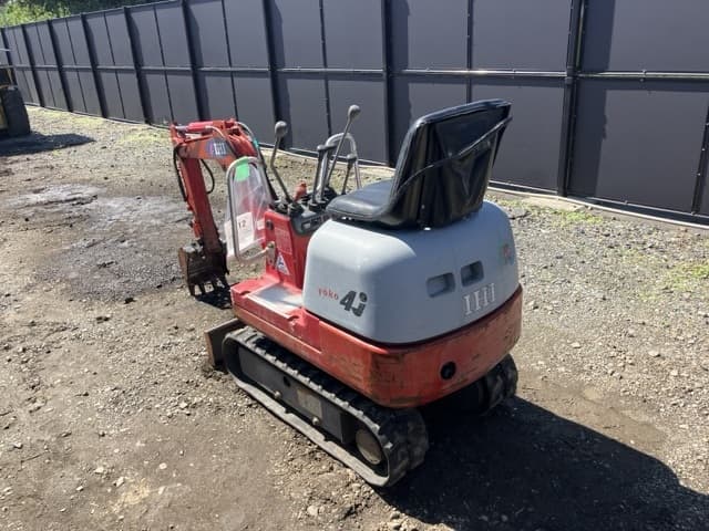 MINI EXCAVATOR — Auction (lot 8462-1812)
