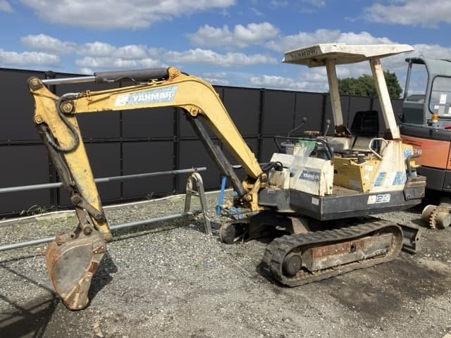 MINI EXCAVATOR — Auction (lot 8462-1825)