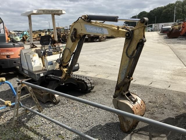MINI EXCAVATOR — Auction (lot 8462-1825)
