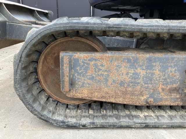 MINI EXCAVATOR — Auction (lot 8462-1830)