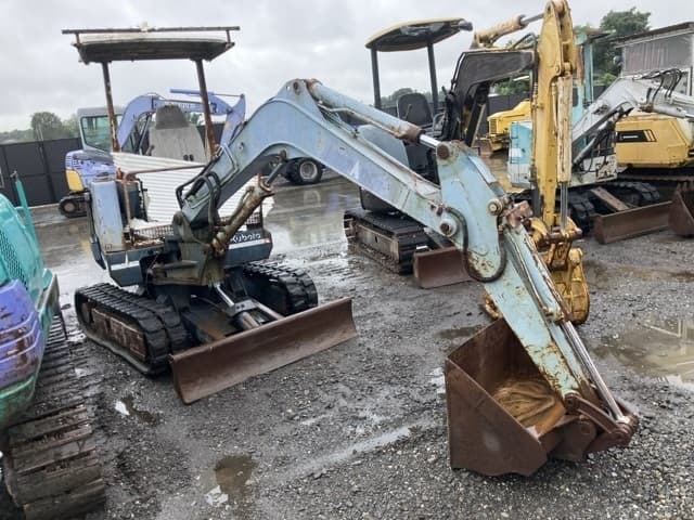 MINI EXCAVATOR — Auction (lot 8462-1831)