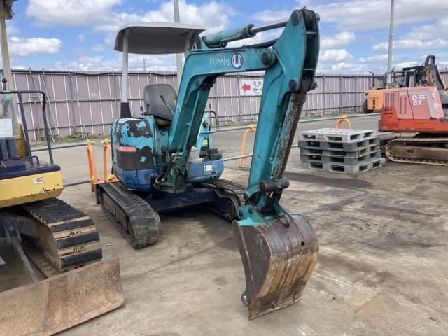 MINI EXCAVATOR — Auction (lot 8462-1832)