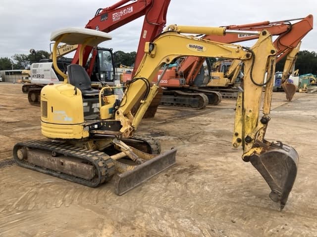 MINI EXCAVATOR — Auction (lot 8462-185)