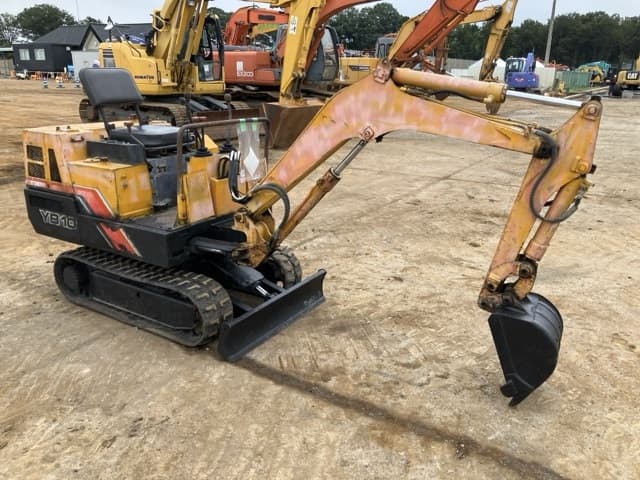 MINI EXCAVATOR — Auction (lot 8462-192)