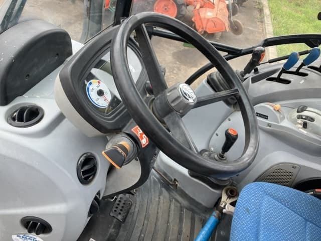 Tractor — Auction (lot 8462-2050)