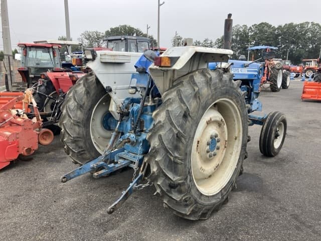 Tractor — Auction (lot 8462-2051)