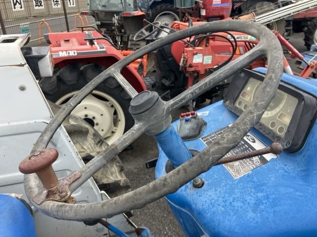 Tractor — Auction (lot 8462-2051)
